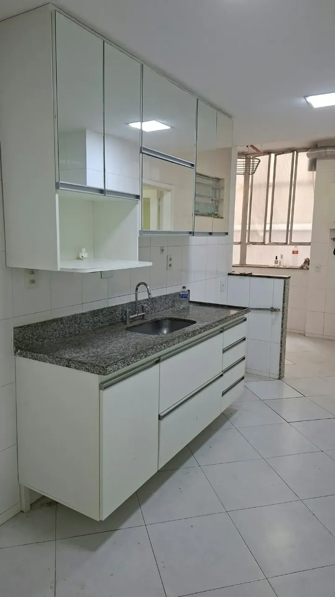 3-bedroom apartment, 1 with its own bathroom, 149 m² — photo 2