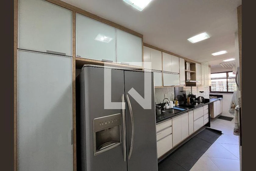 2-bedroom apartment in a building with a gym — photo 5