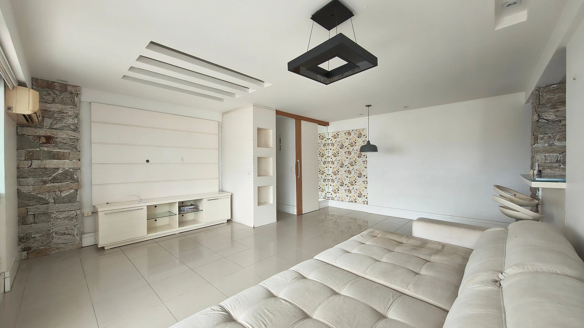 Apartment, 98 m², with a glass-enclosed balcony — photo 10
