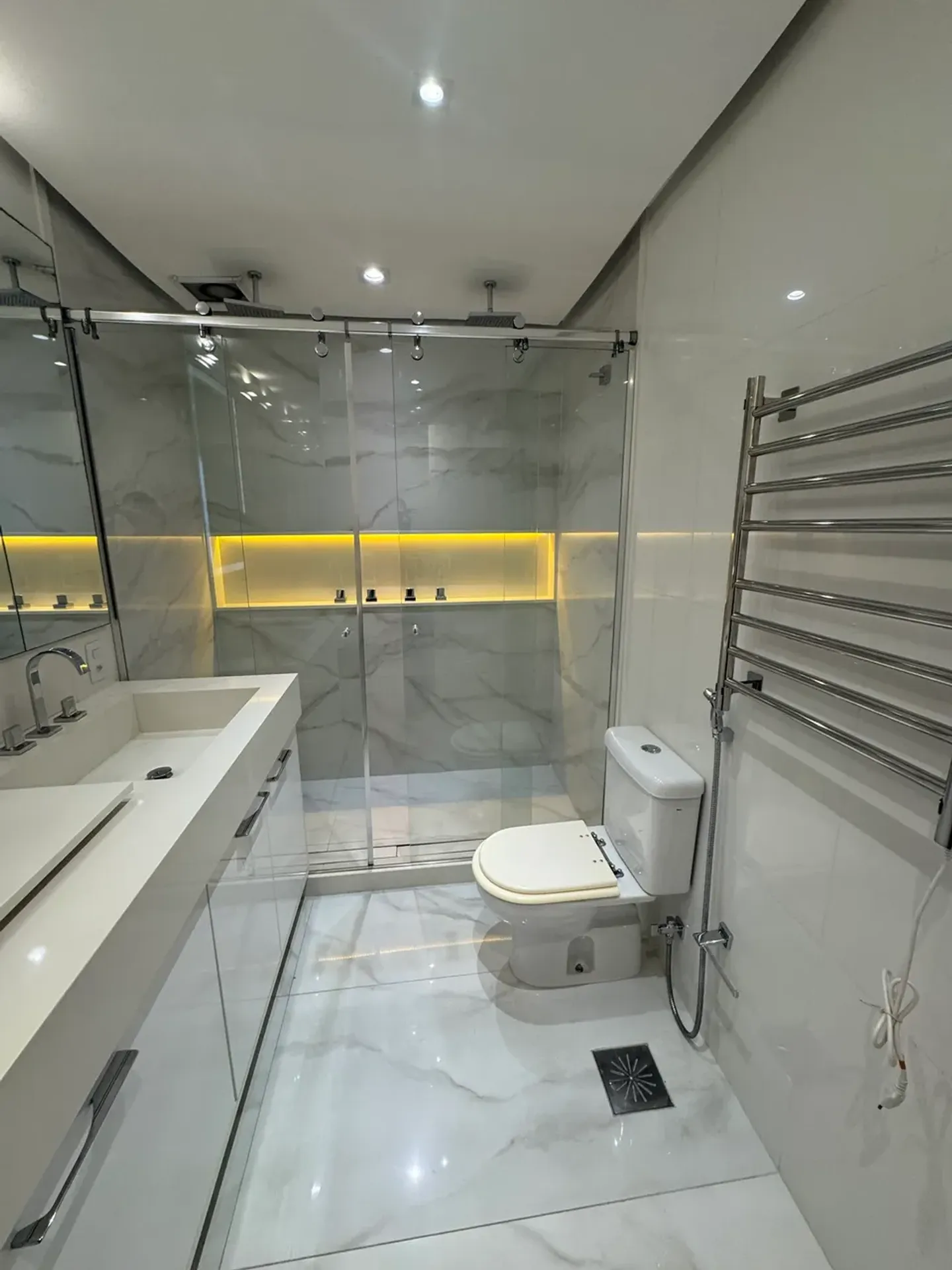 Unfurnished apartment with 4 bedrooms and 5 baths — photo 2