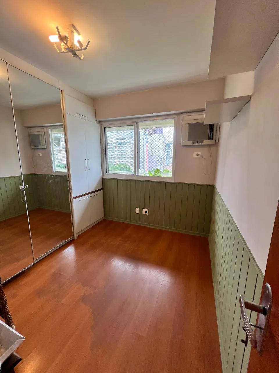 Furnished apartment with 2 bedrooms and 3 bathrooms — photo 11