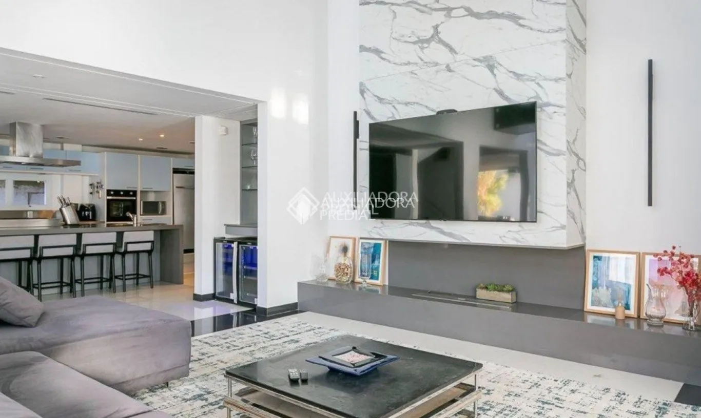 Furnished house with 6 en-suite bedrooms and 7 baths — photo 33