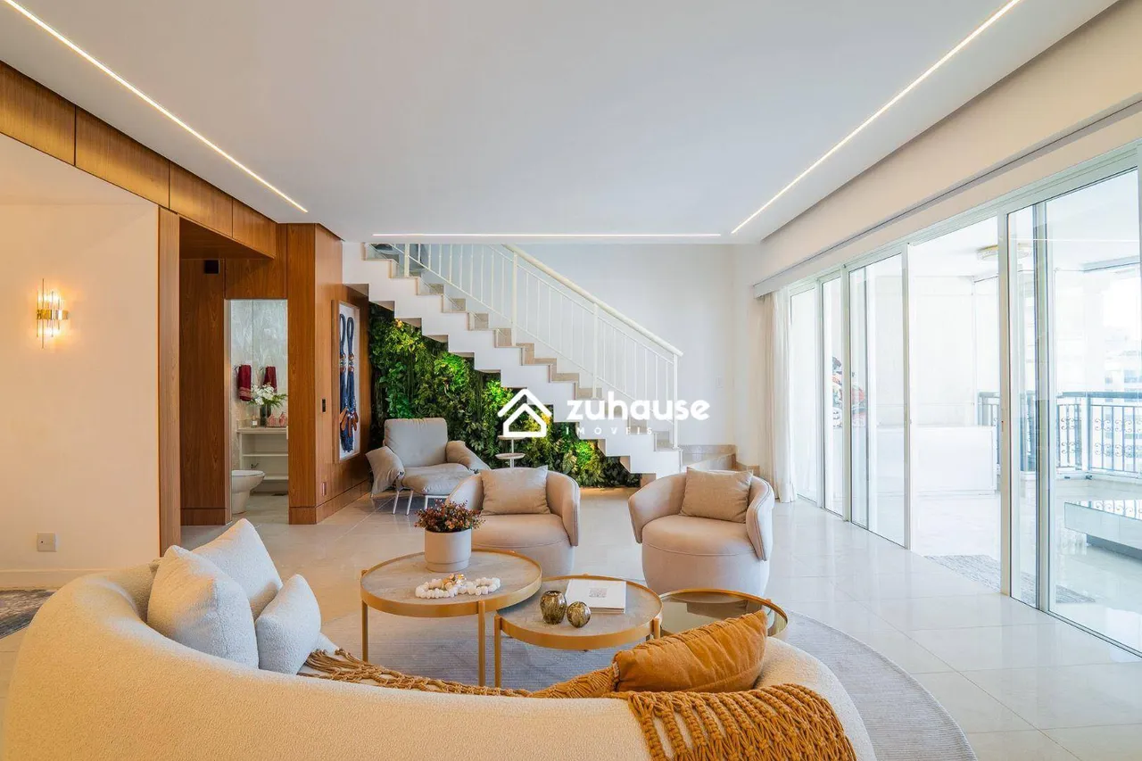 Penthouse with 4 suites and 600 m² in great condition