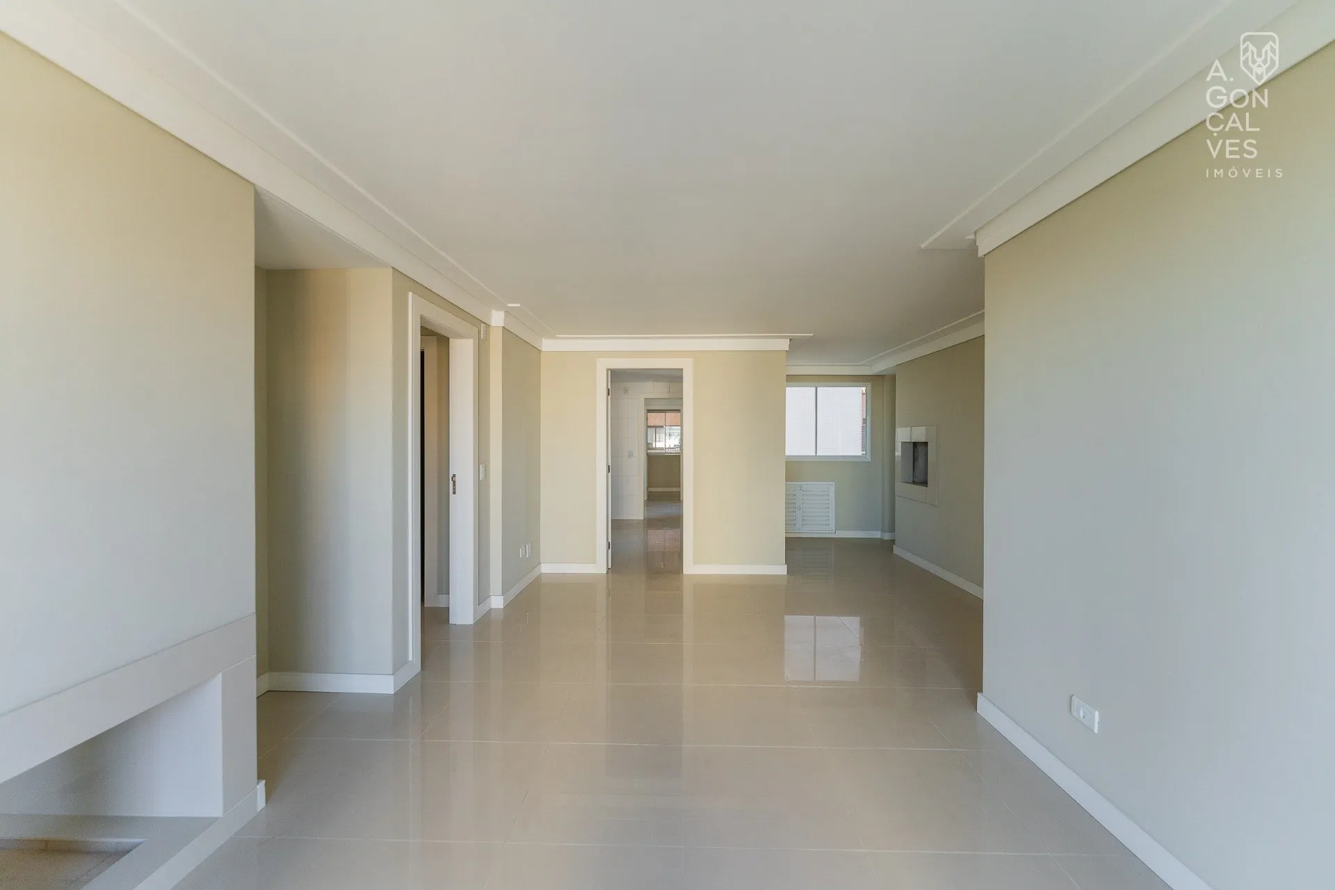 4-bedroom apartment with balcony and 3 parking spaces — photo 20
