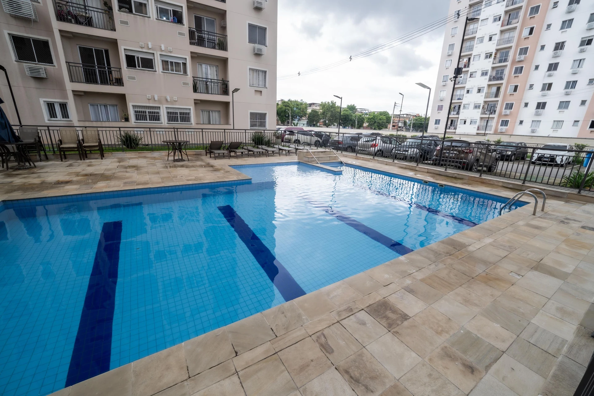 2-bedroom apartment in a building with a gym — photo 20