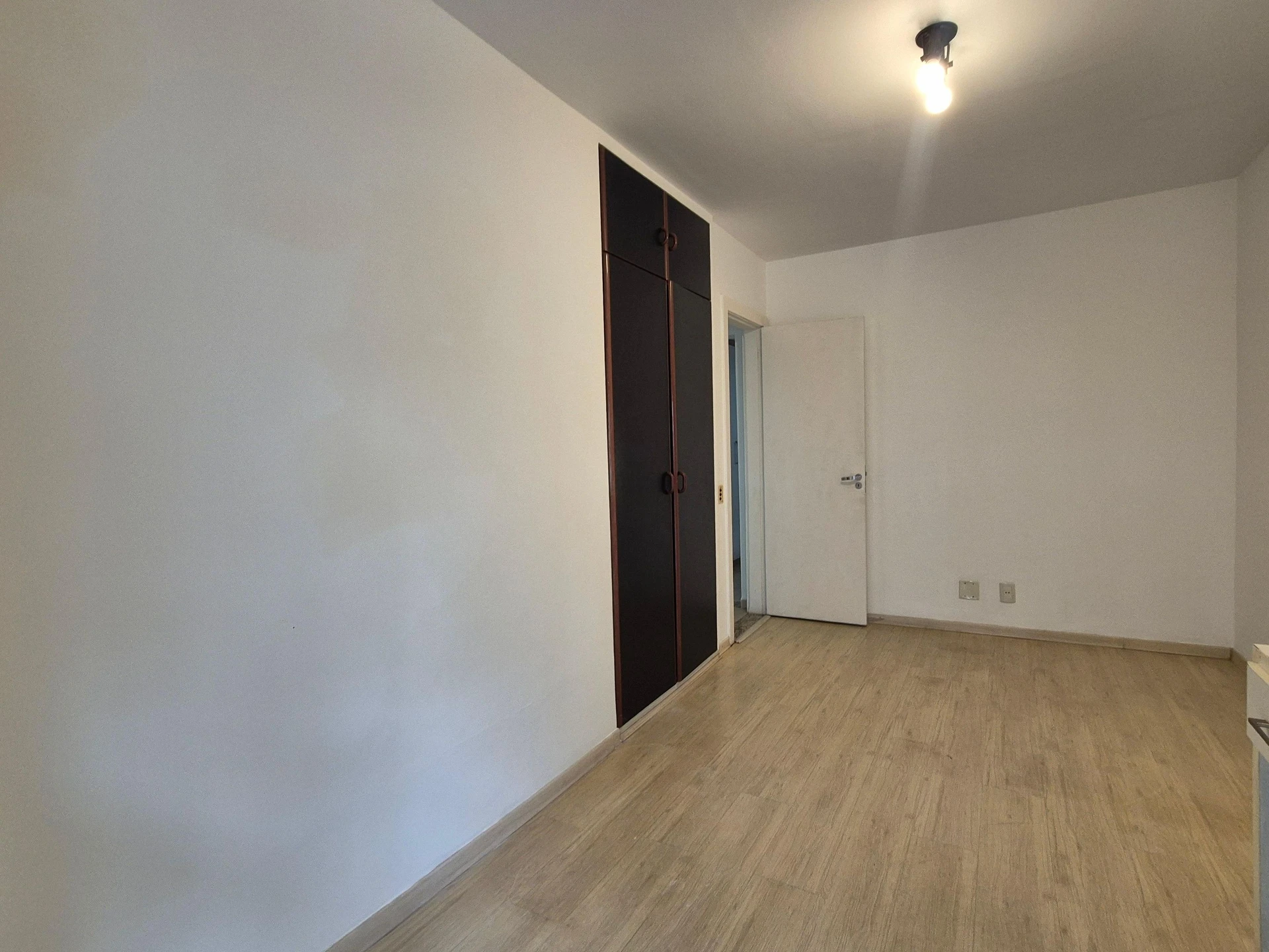 4-bedroom apartment with 3 bathrooms and a balcony — photo 9