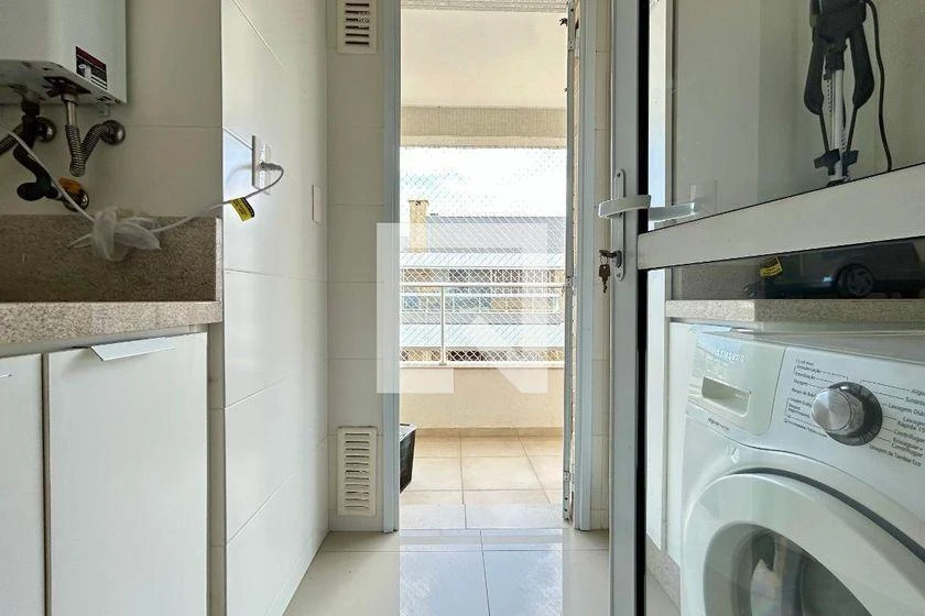Furnished apartment, 196 m², with a glass-enclosed balcony — photo 31