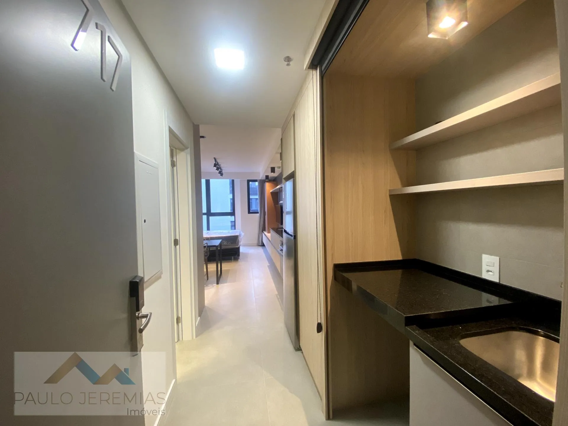 Furnished 31 m² studio with 1 bedroom and 1 bathroom — photo 4
