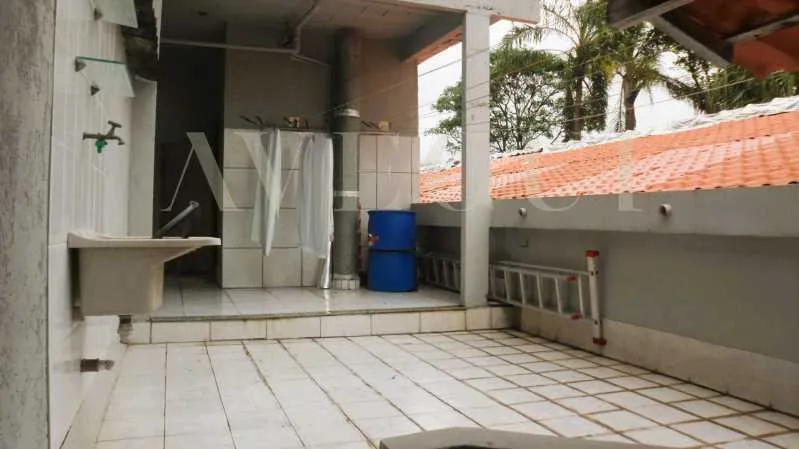 Furnished house, 485 m², with a bathtub — photo 26
