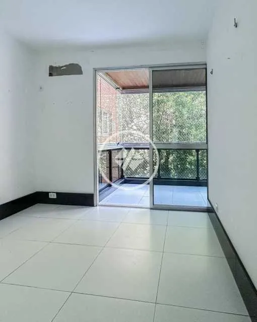 3-bedroom apartment with 2 en-suite baths and balcony — photo 13