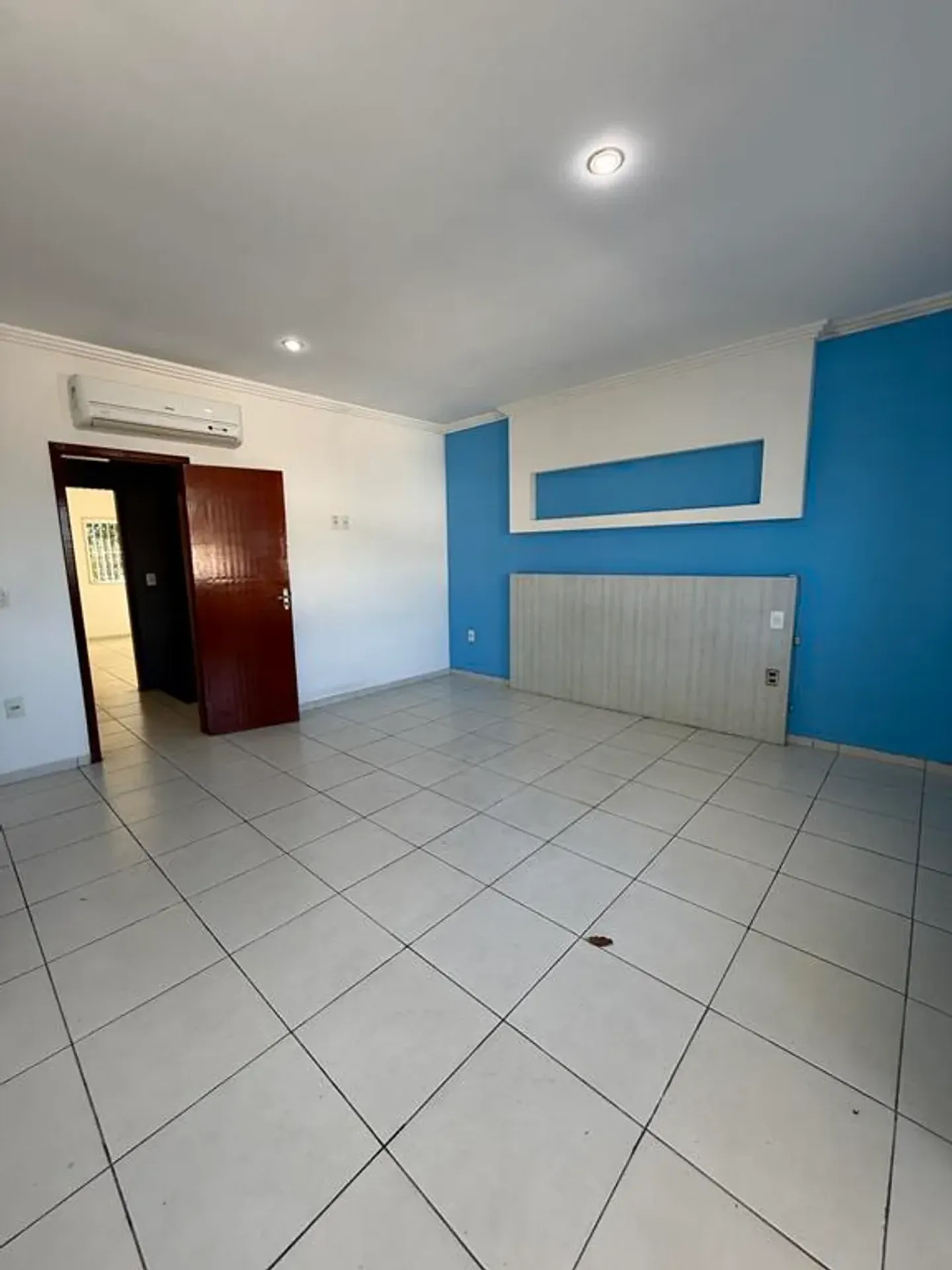 Duplex house with 4 bedrooms and 5 bathrooms — photo 31