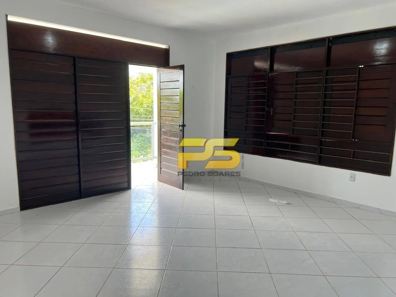 House with 5 bedrooms and 3 en-suite baths, 250 m² — photo 17