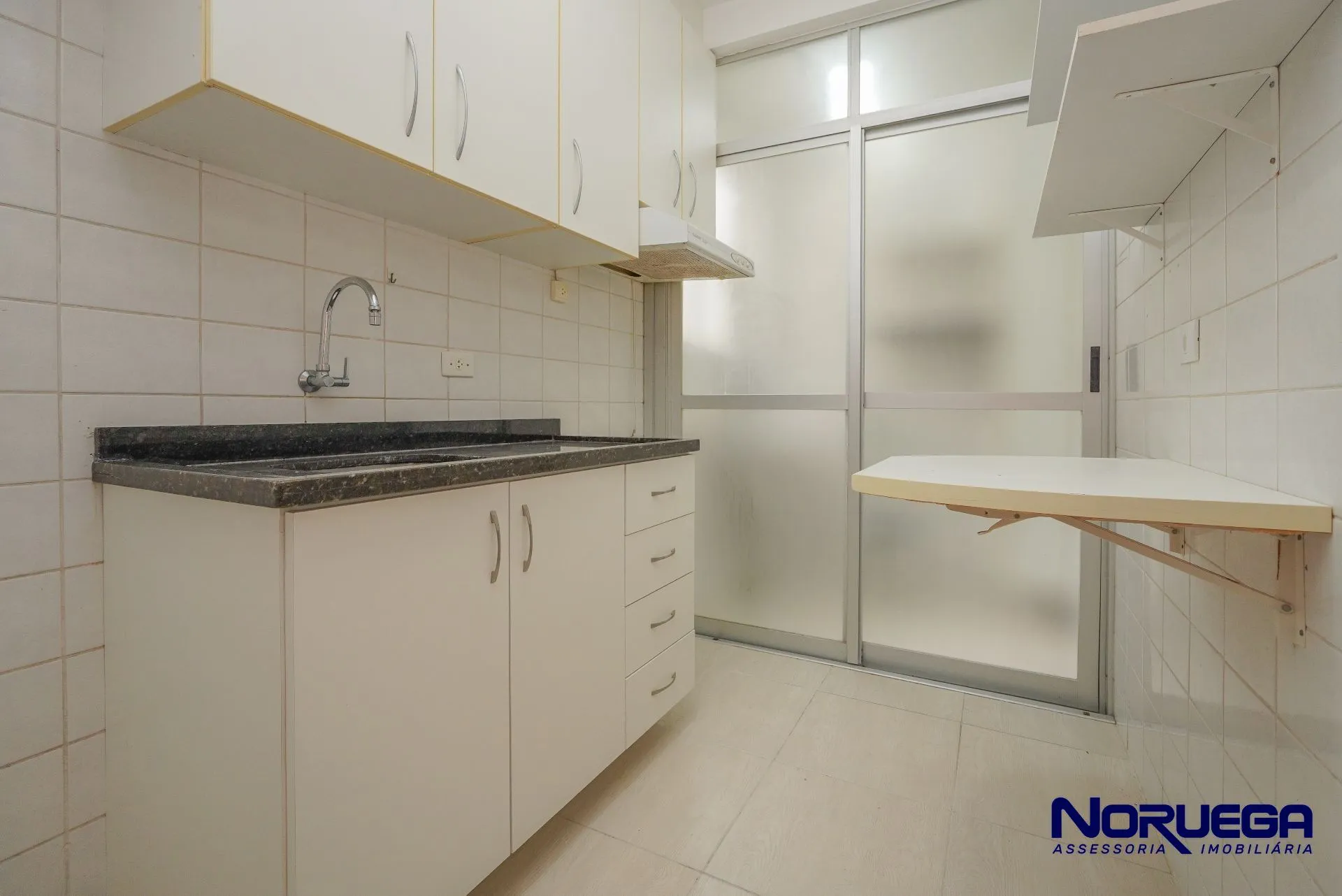 Деревянный пол или ламинат и 2 спальни: квартира 103 м² — photo 2