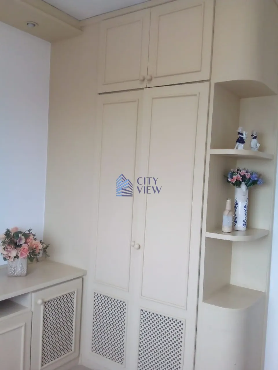 Apartamento com 4 quartos e cozinha fechada moderna — photo 8