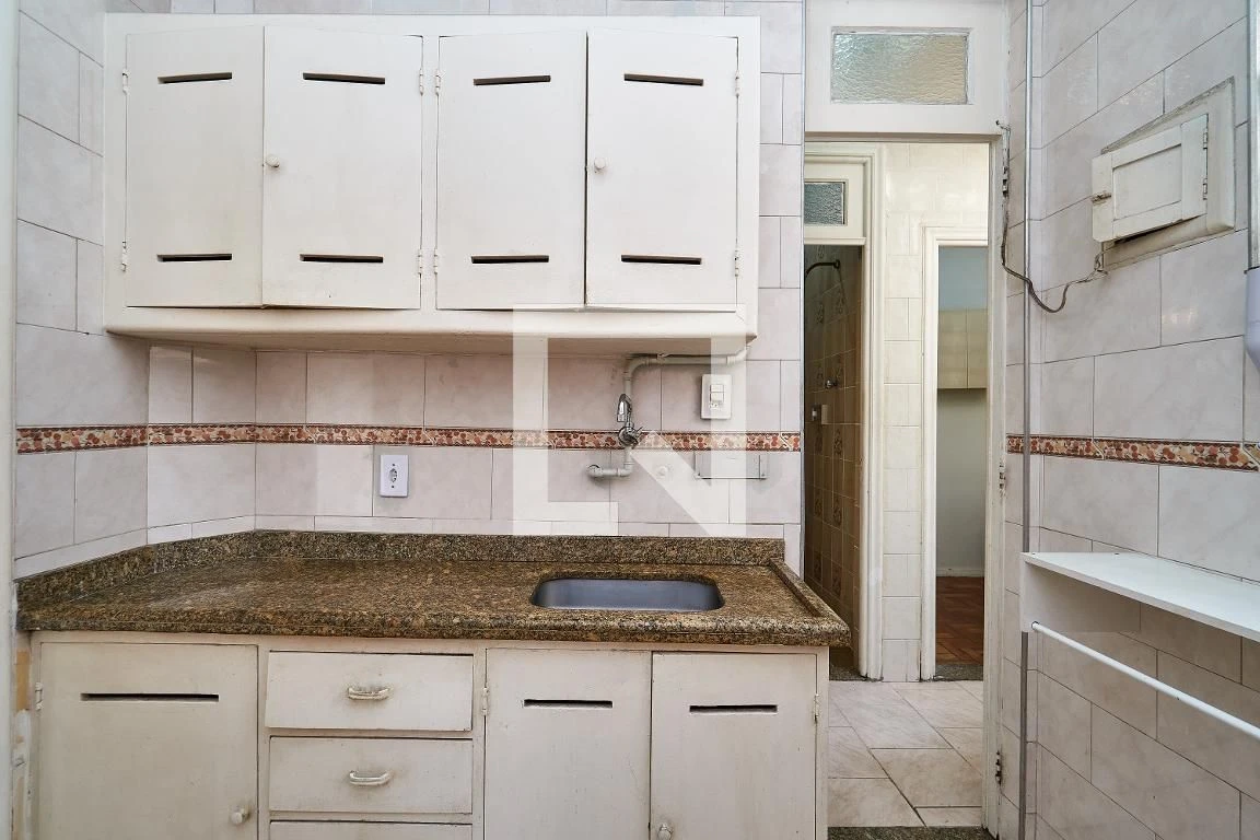 2-bedroom apartment with a bathtub — photo 15