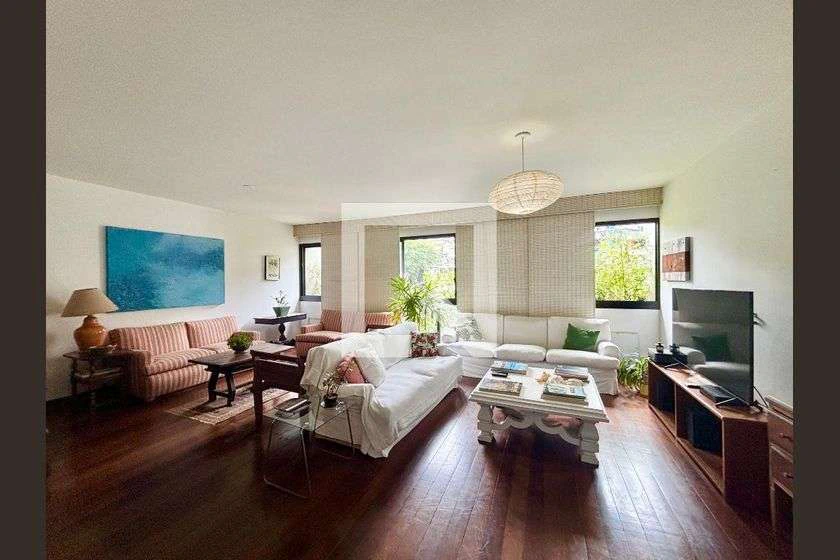 Apartment with 4 bedrooms and an en-suite bathroom