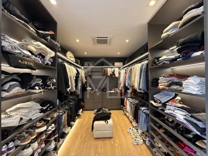 Джакузі та 4 спальні: будинок 800 м² — photo 8