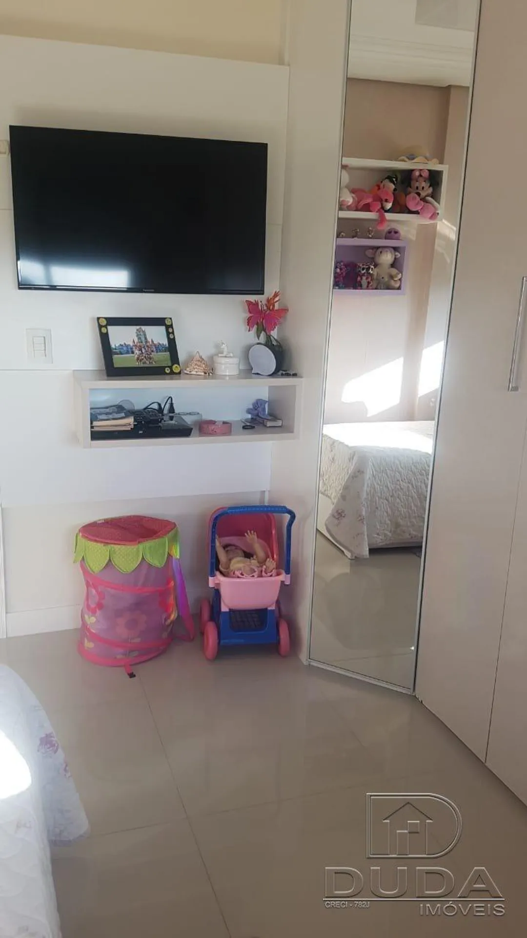 Apartment on the 11th floor with a glass-enclosed balcony — photo 18