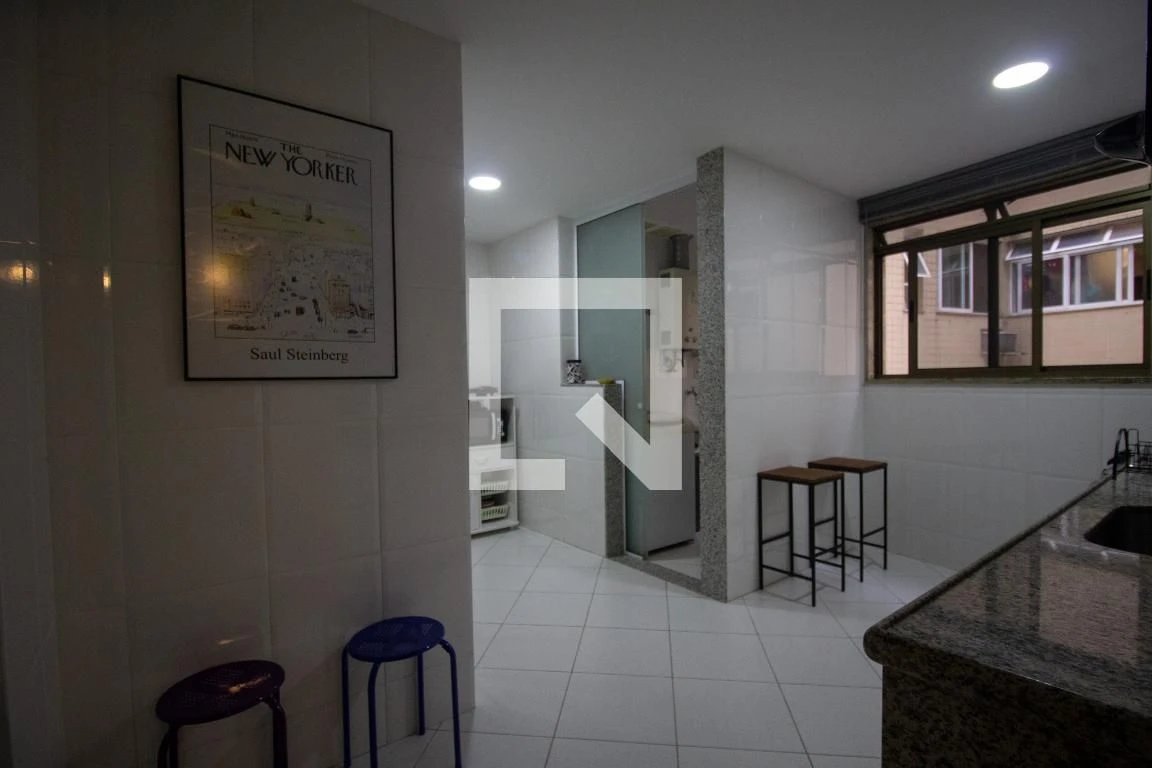 Furnished apartment with 2 en-suite bedrooms and desk — photo 2