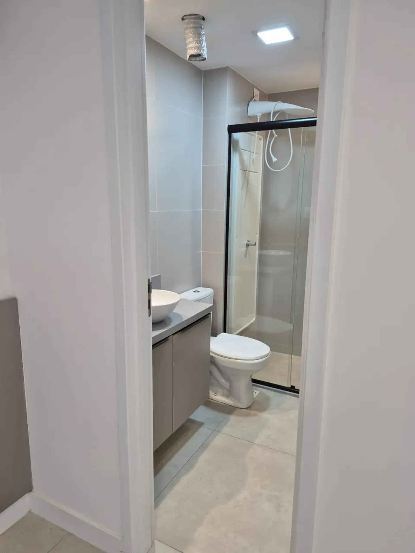 Furnished 2-bedroom apartment with balcony — photo 25