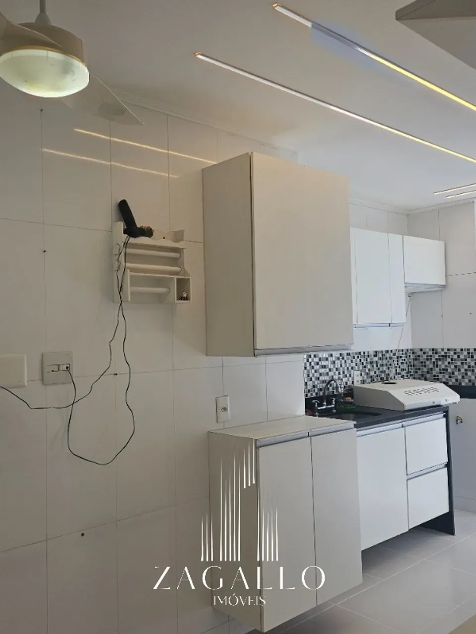 Rental apartment with 4 bedrooms, balcony, and 3 parking — photo 20