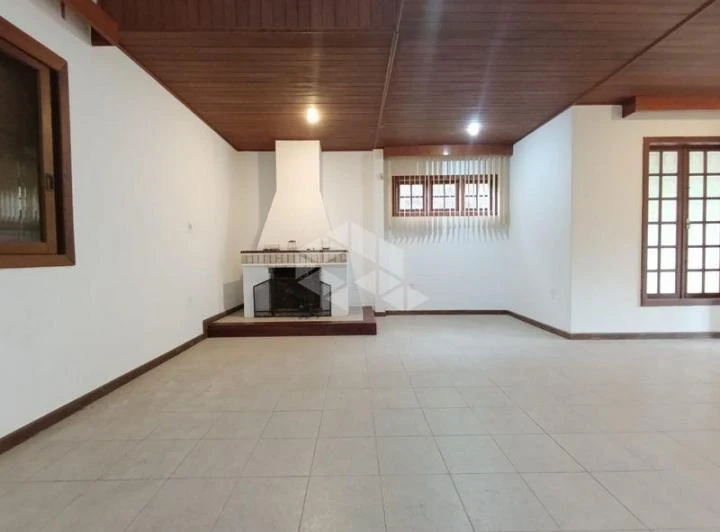 360 m² house with balcony and built-in grill