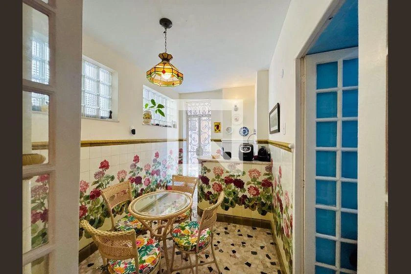 4-bedroom house with a mountain view in Rio de Janeiro — photo 9