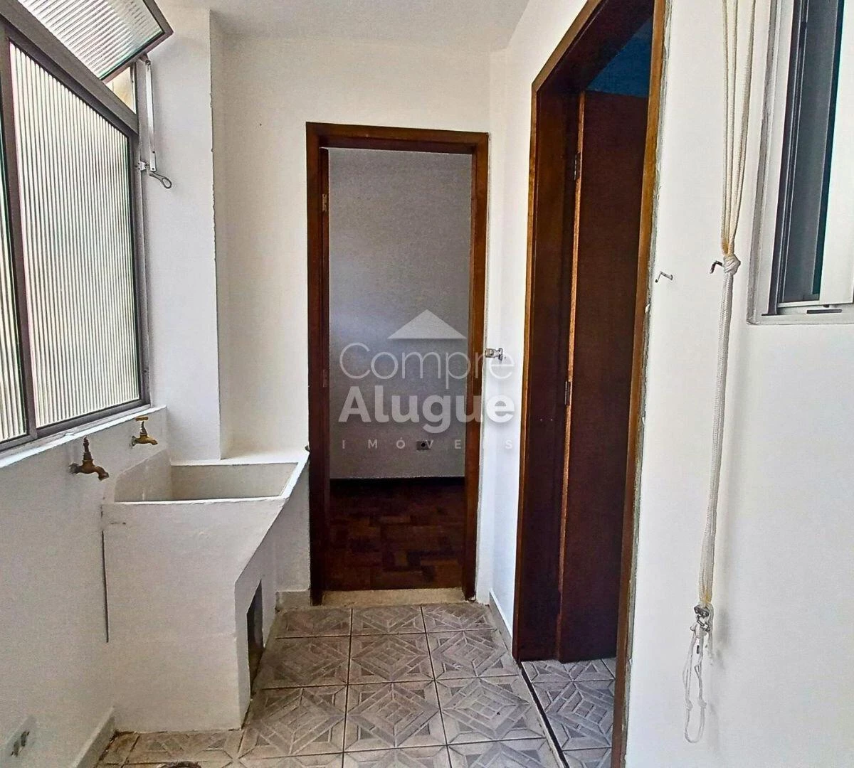 3-bedroom apartment with wood or laminate floors in Curitiba — photo 26