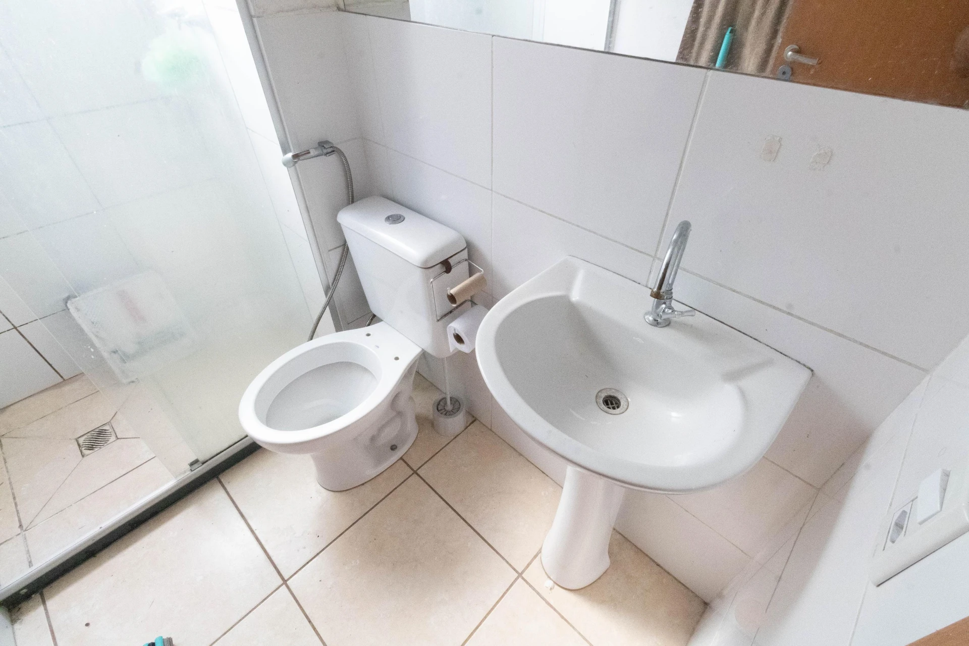 2-bedroom apartment in a building with a pool — photo 25