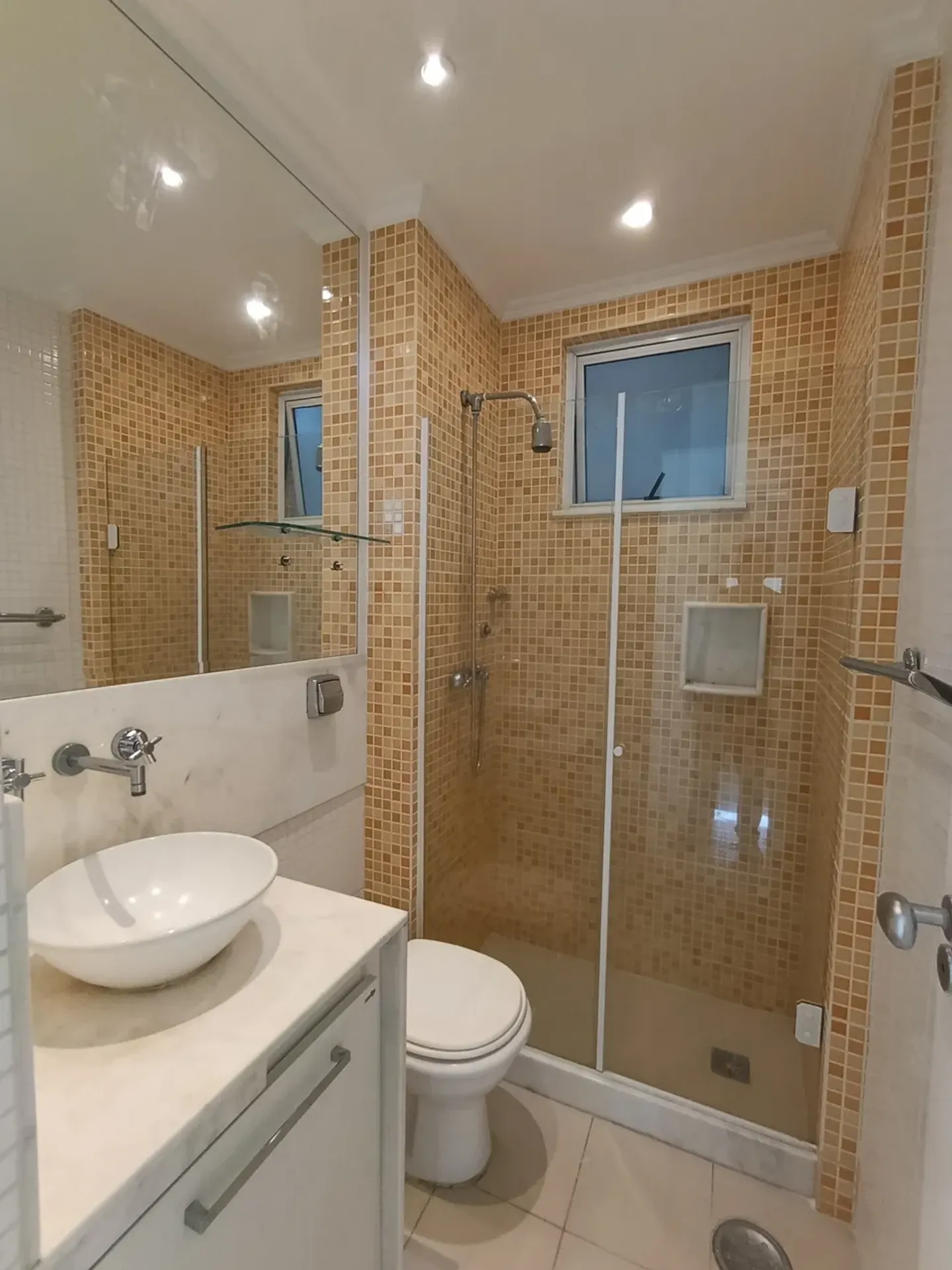 Unfurnished apartment with 3 bedrooms and 1 bathroom — photo 17