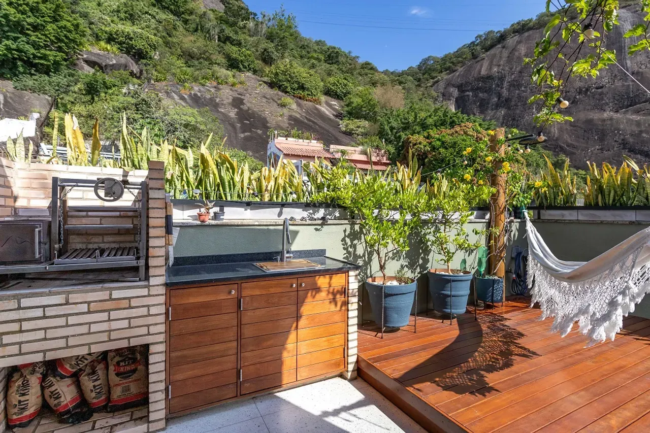 120 m² apartment with 2 bedrooms, 2 baths and a terrace — photo 31