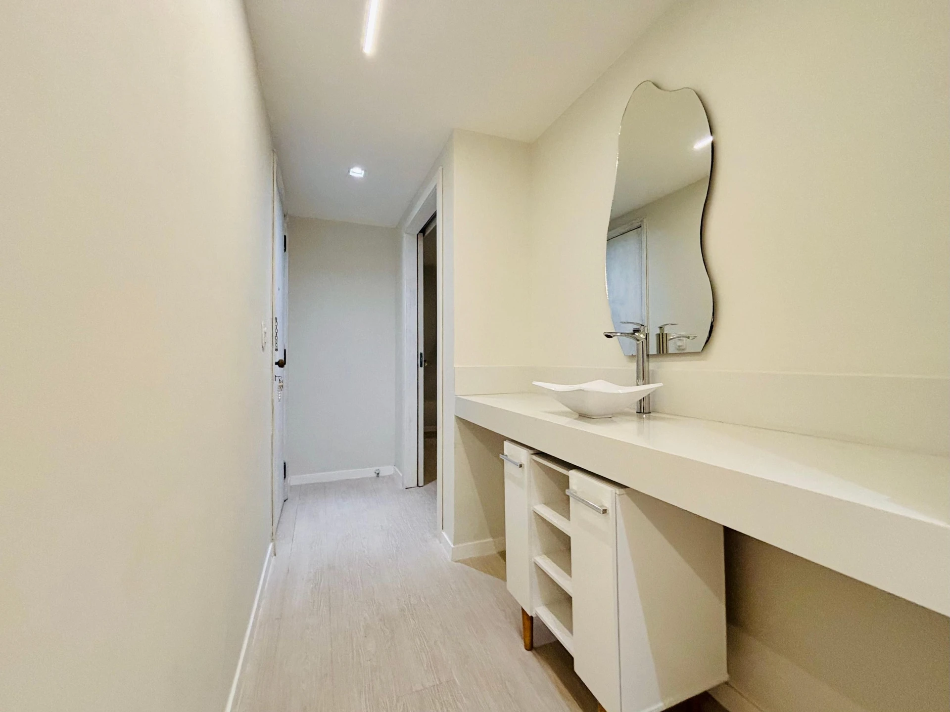 Washing machine in a 3-bedroom apartment, 401 m² — photo 49