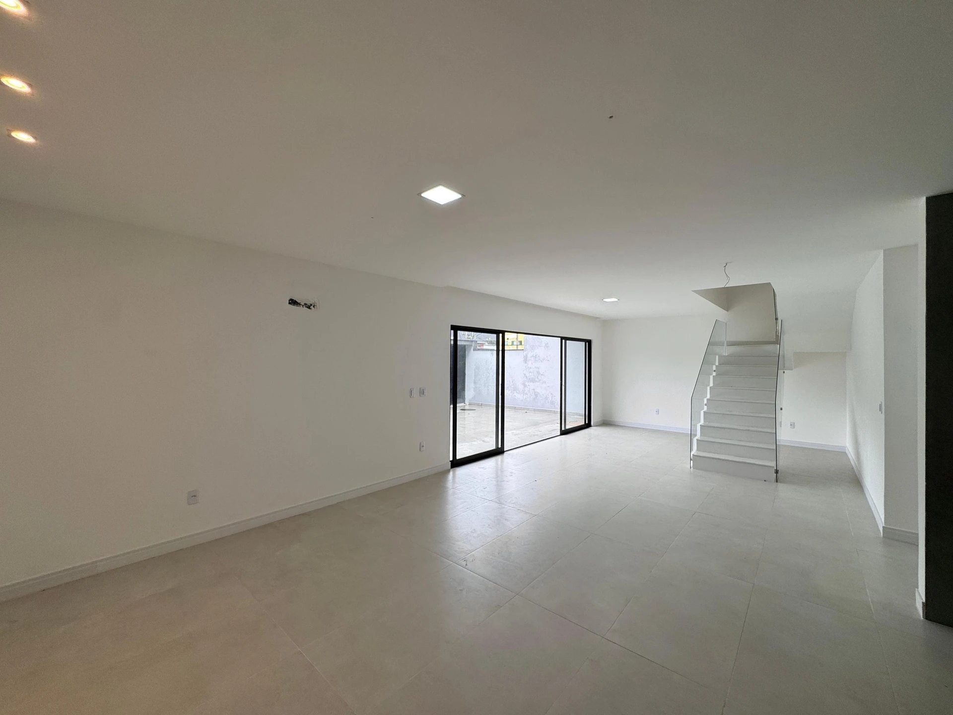 Condo house with 4 en-suite bedrooms and private yard — photo 28