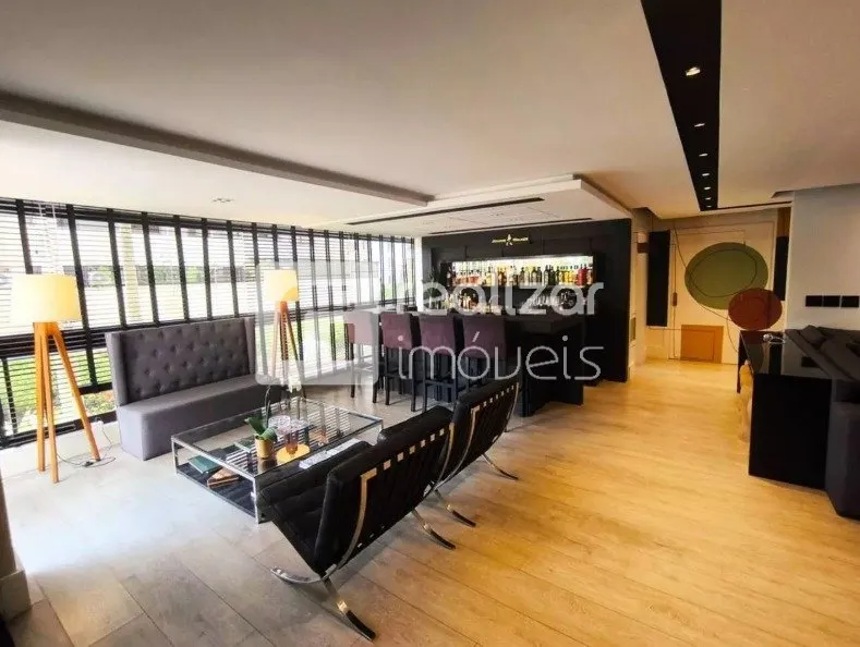 Garden apartment with 4 bedrooms and private garden