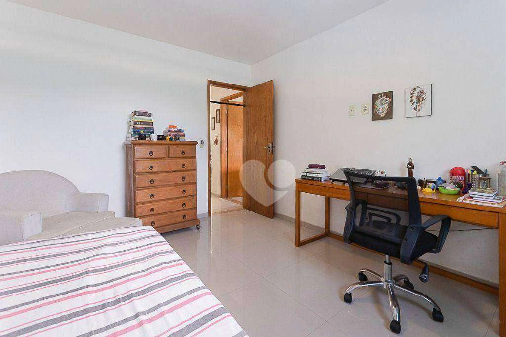 Furnished triplex house with 4 bedrooms and 370 m² — photo 15