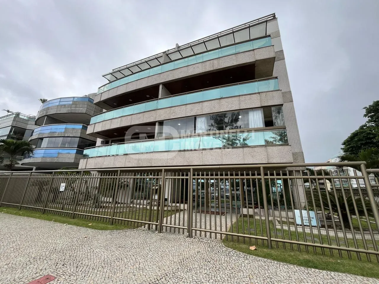 Apartamento com 3 quartos e 3 suítes e varanda fechada — photo 16