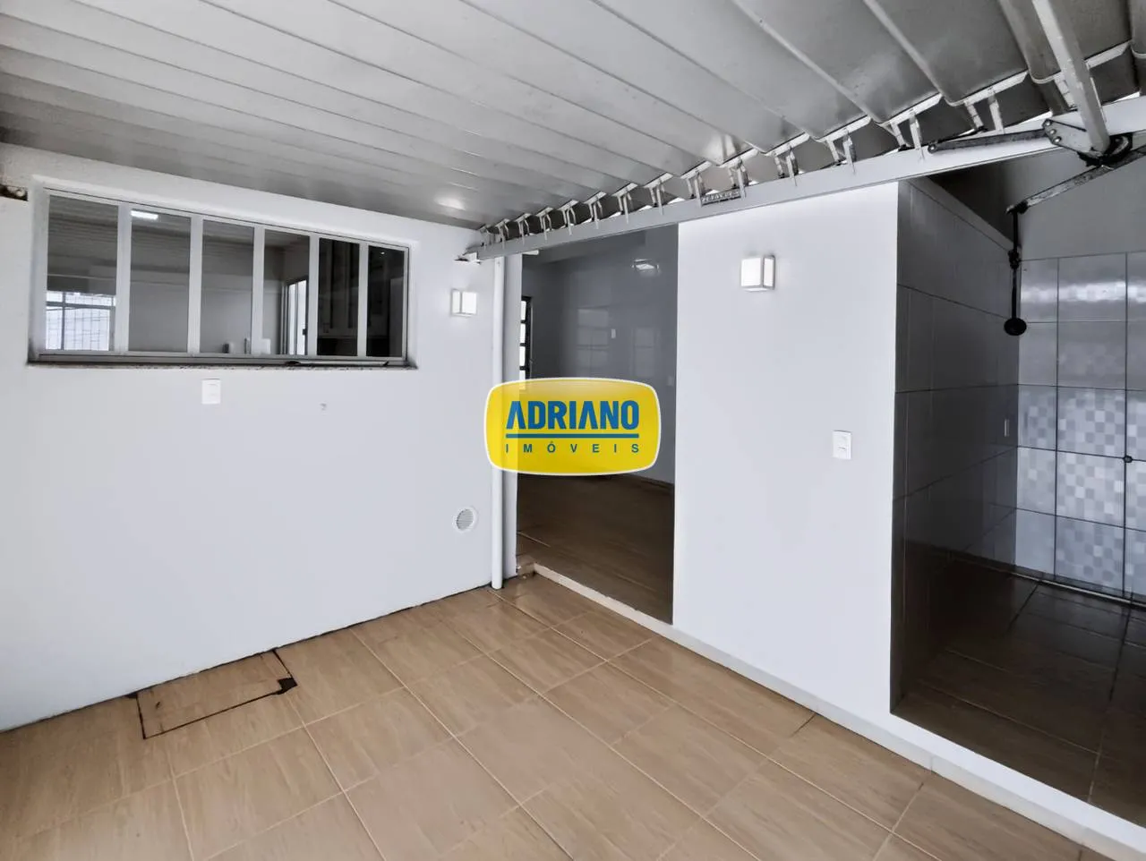 House with 5 bedrooms and a closed-off kitchen — photo 37