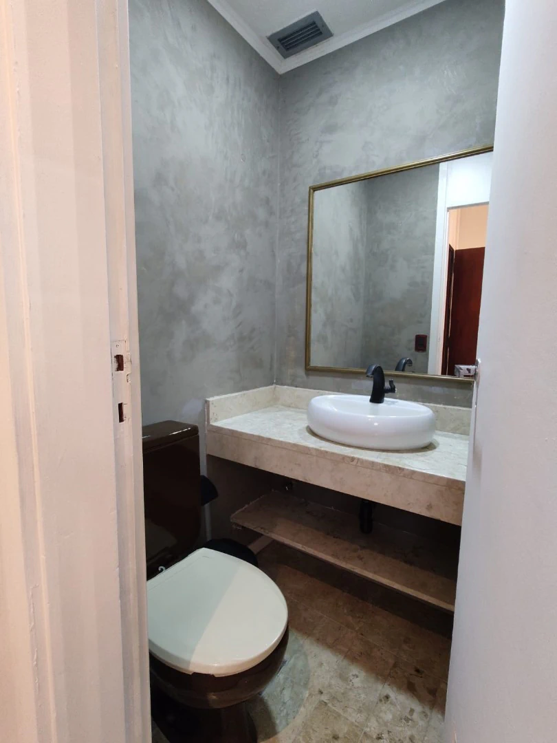 One-bedroom apartment with a water view — photo 2