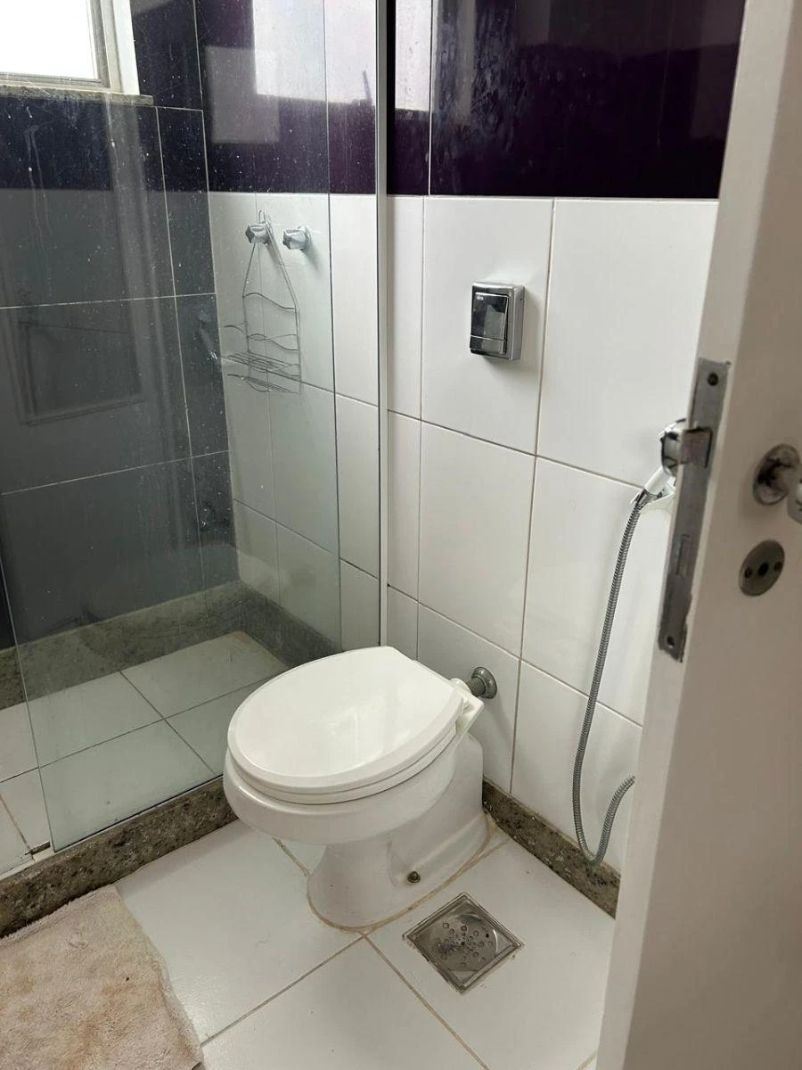 4-bedroom apartment with a walk-in closet — photo 46