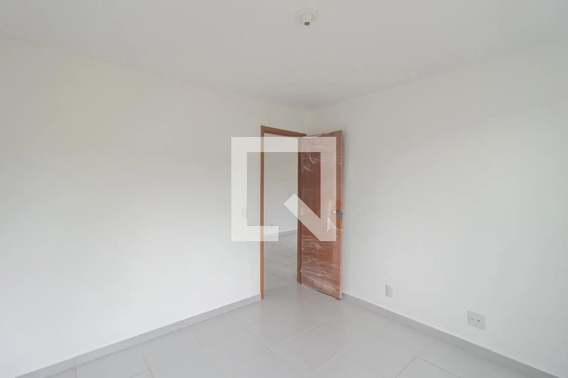 Unfurnished 2-bedroom apartment with private garden — photo 9