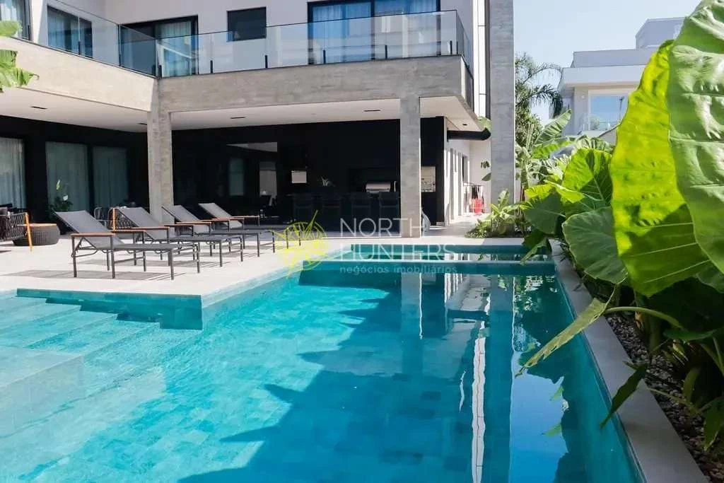 Дом 646 м² с 5 спальнями-сюитами и 4 парковками — photo 3