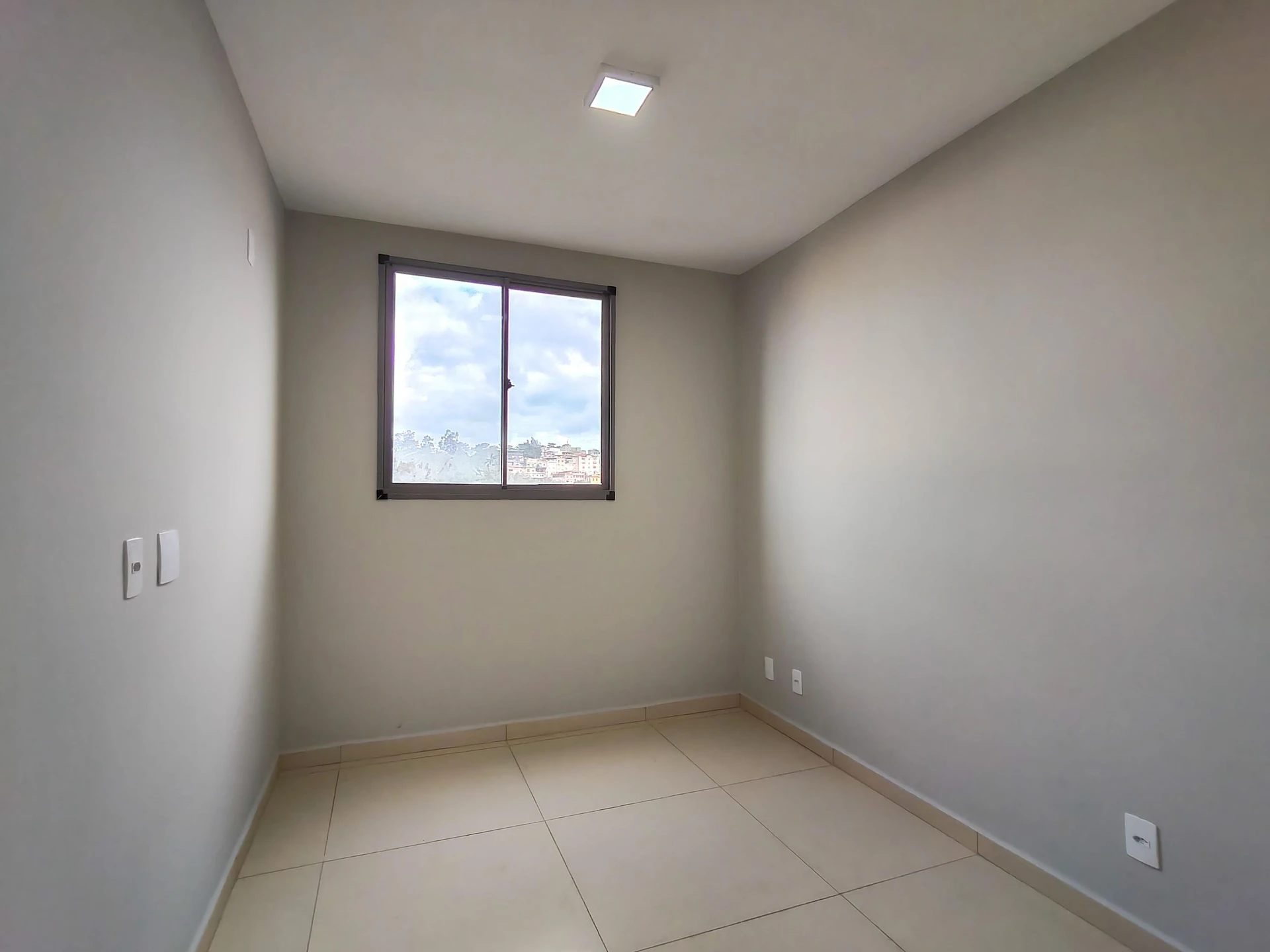 Apartamento com 2 quartos e varanda de vidro fechada — photo 29