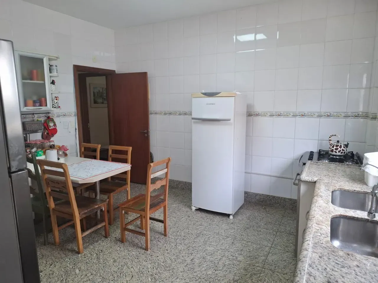 Furnished apartment with 3 bedrooms and 380 m² — photo 12