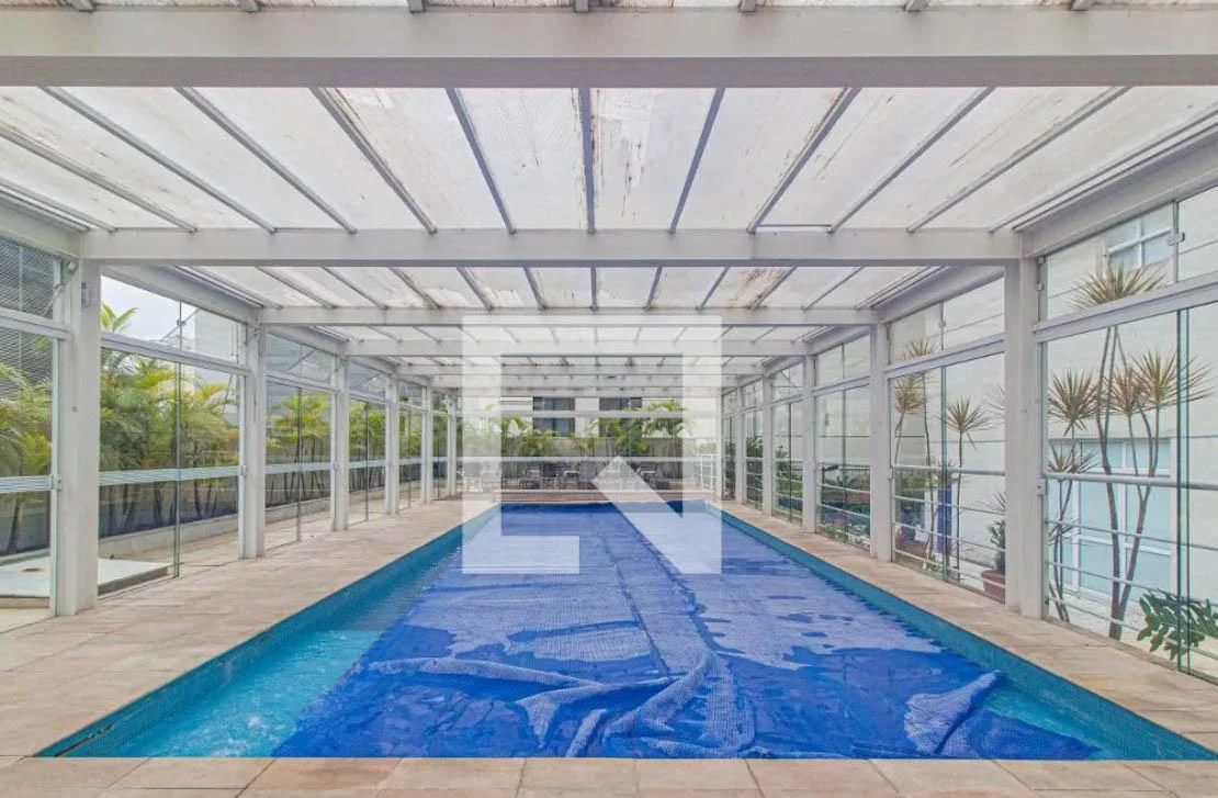 2-bedroom apartment in a building with an indoor pool — photo 6