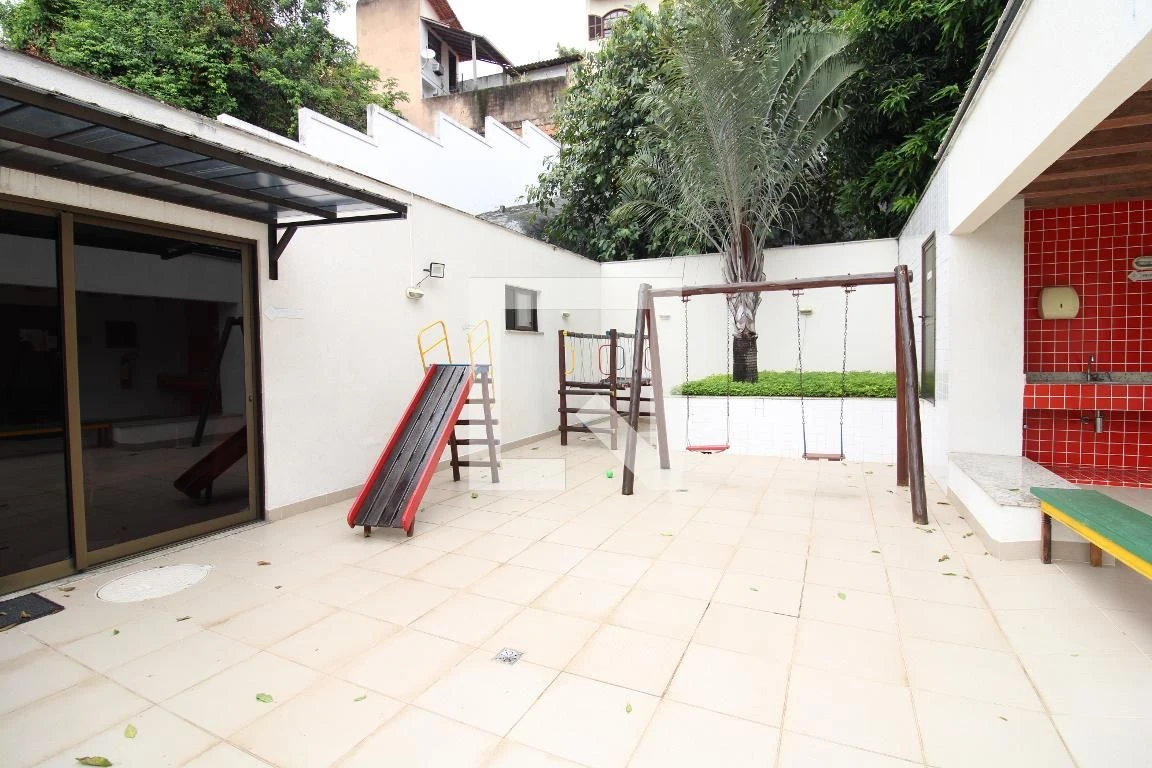 Furnished 2-bedroom apartment with glass balcony — photo 63
