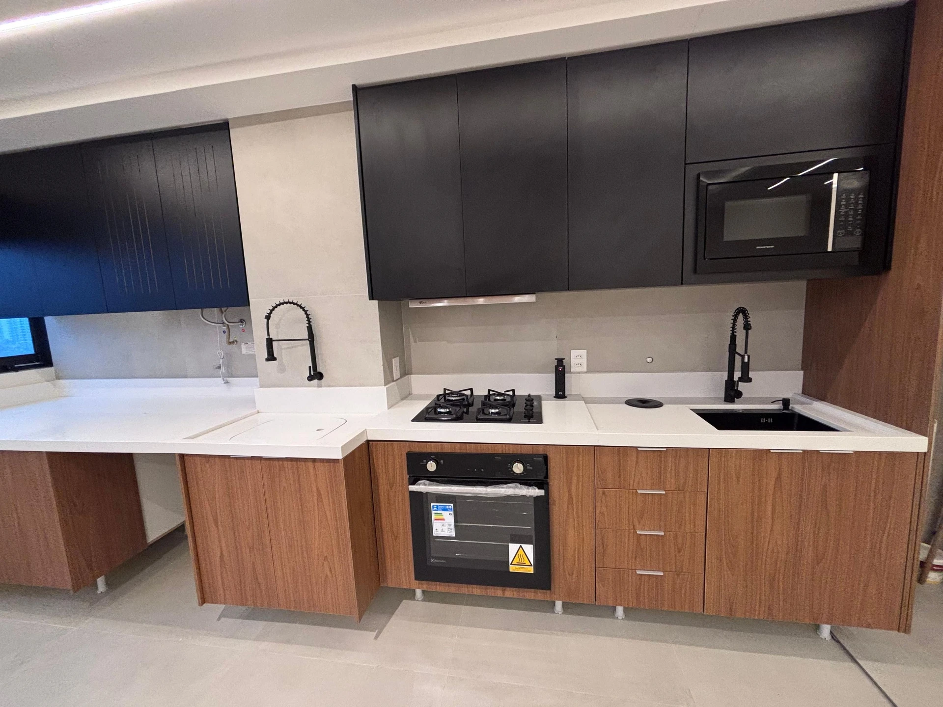 3-bedroom apartment with open-plan kitchen — photo 28