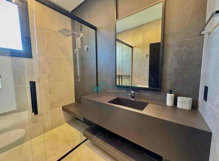 House with 5 en-suites and built-in wardrobes — photo 7