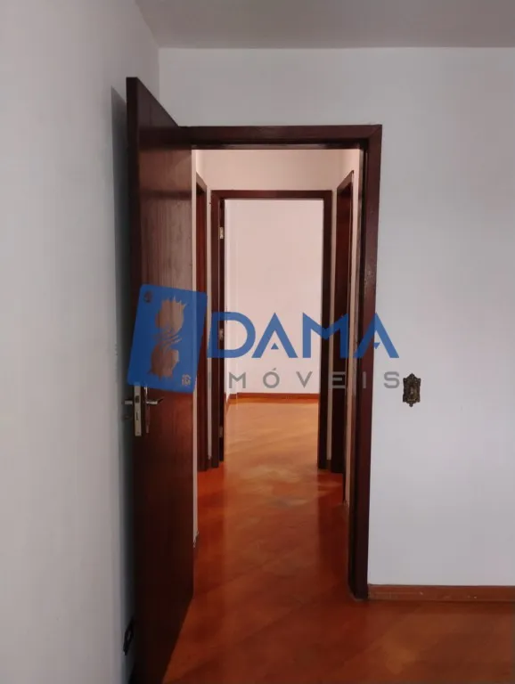 Wood or laminate floors in a 2-bedroom apartment, 79 m² — photo 26