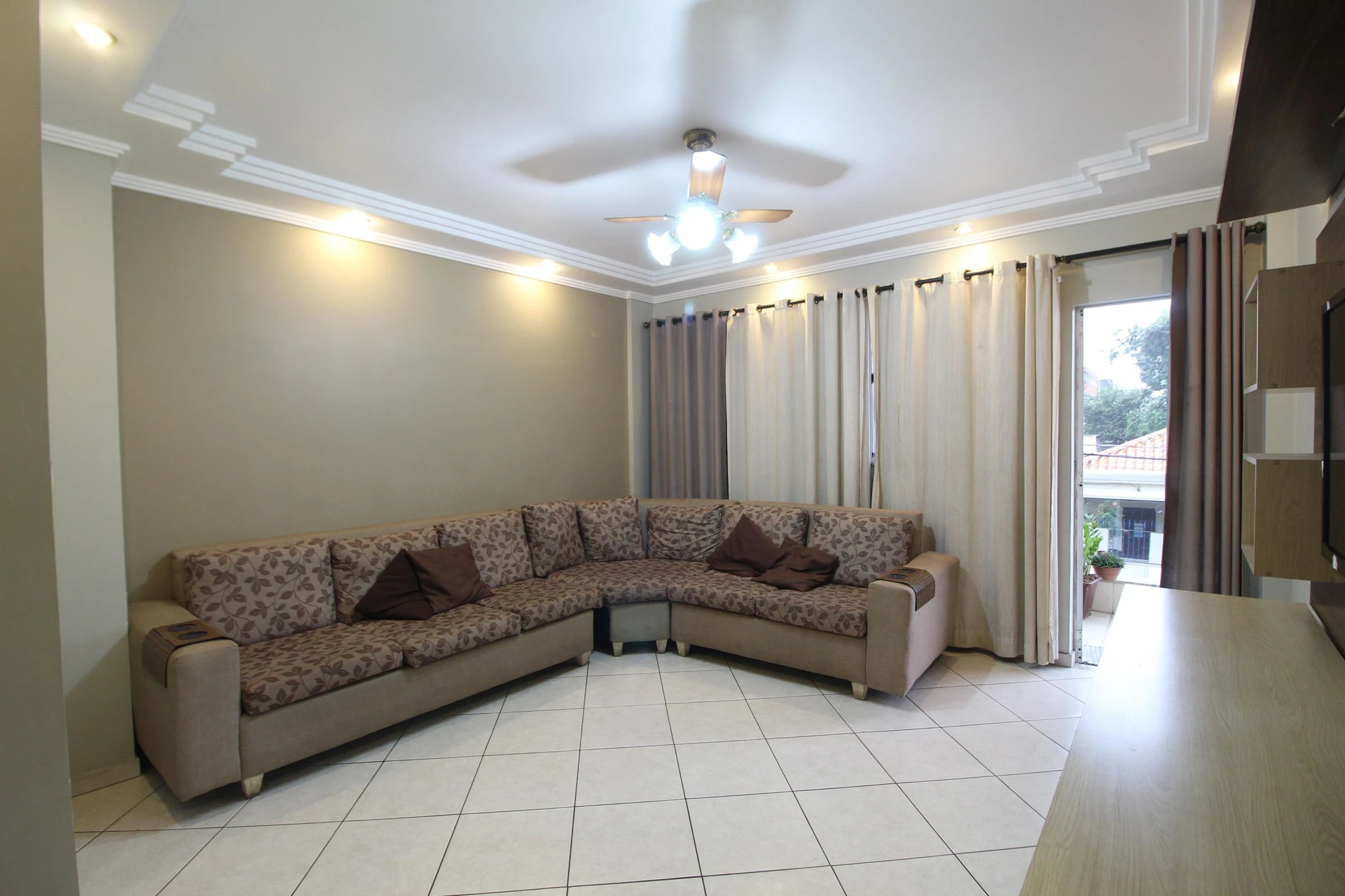 Rental apartment with 3 bedrooms and a balcony