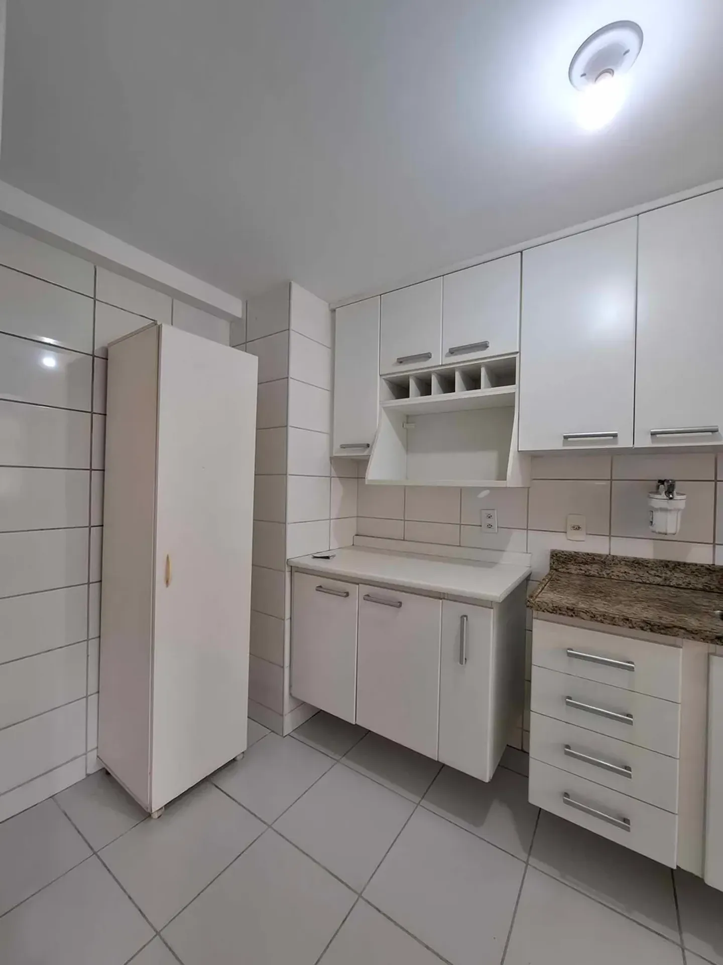 Apartamento com 2 quartos e cozinha fechada com coifa — photo 22